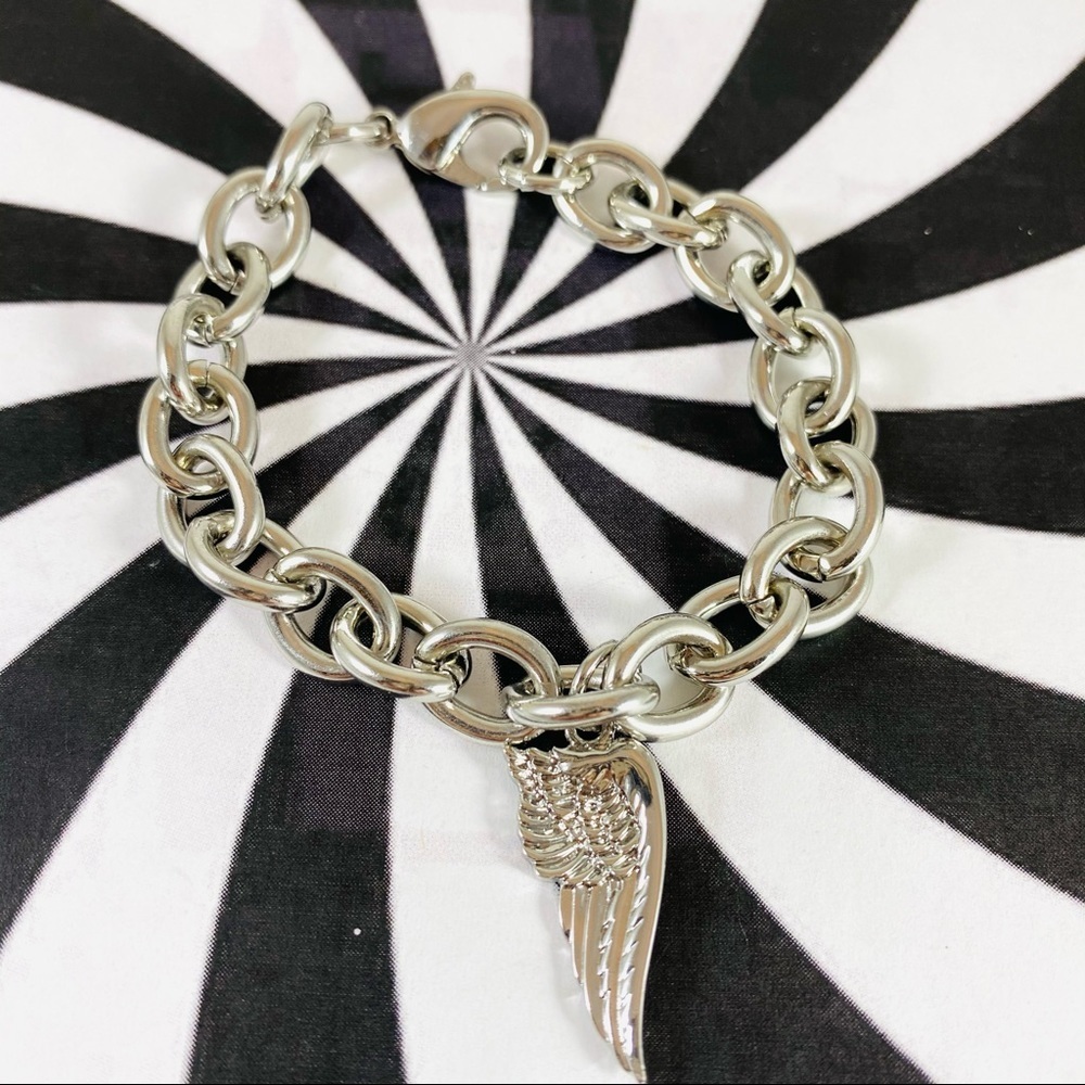Chunky charm bracelet with little Angel wing